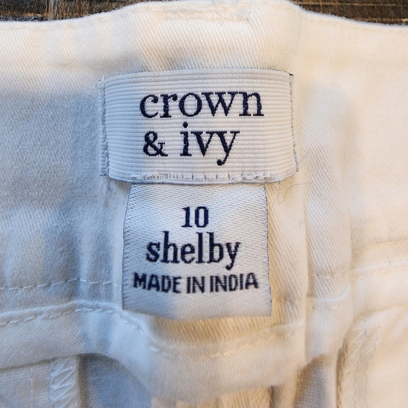 NWT'S Crown & ivy White Shorts with Blue and Green Scallop Trim - Picture 5 of 11